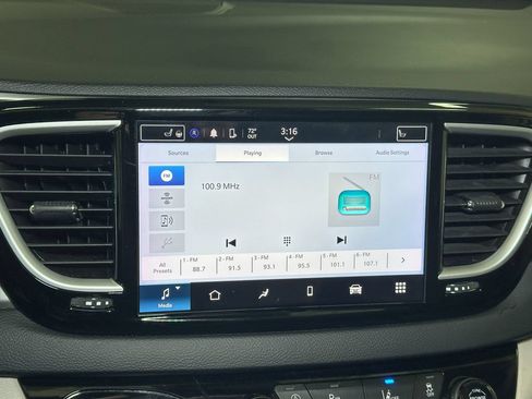 Used 2023 Chrysler Pacifica Touring-L FWD image 33