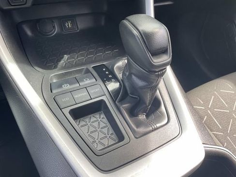 Used 2024 Toyota RAV4 XLE FWD image 27