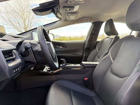 Used 2025 Toyota Prius XLE image 11