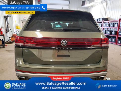 Used 2025 Volkswagen Atlas Peak Edition SE AWD/4WD image 8