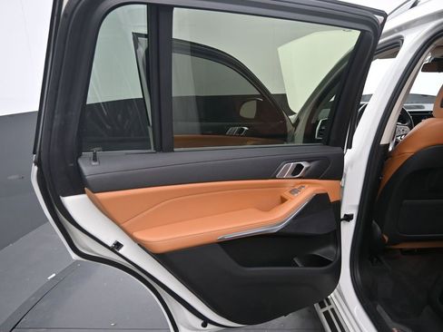 Certified 2022 BMW X7 xDrive40i w/ Premium Package image 30