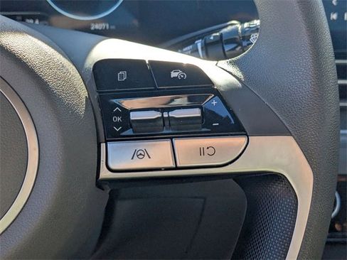 Used 2024 Hyundai Elantra SEL image 18