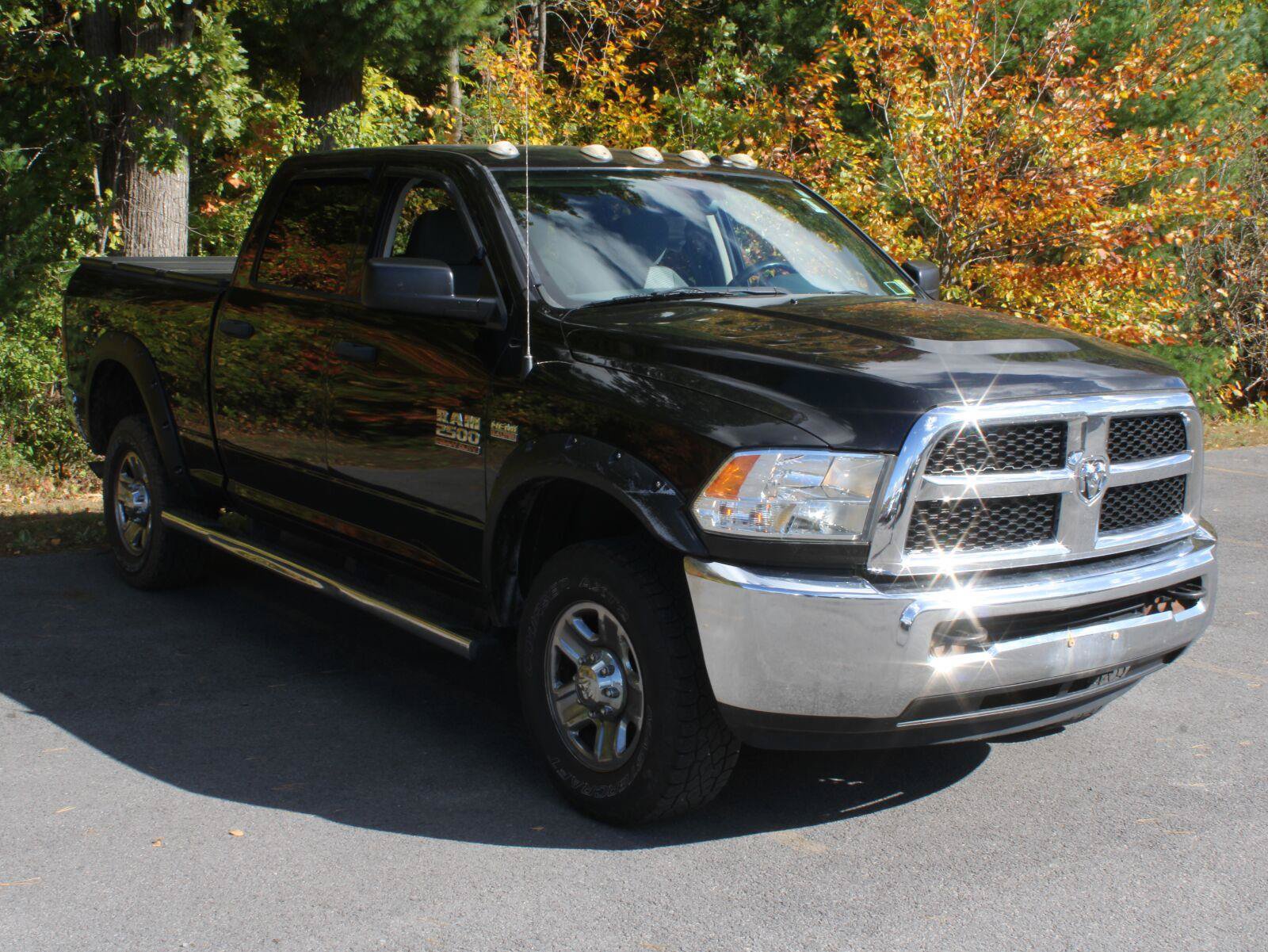 Used 2015 RAM 2500 Tradesman w/ Chrome Appearance Group AWD/4WD image 3