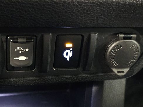 Used 2017 Toyota Tacoma TRD Sport image 15