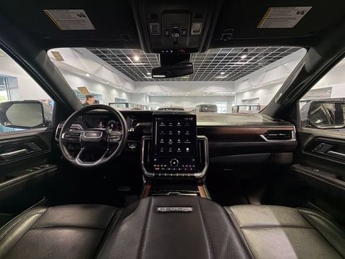 Used 2025 GMC Yukon XL Denali AWD/4WD image 16