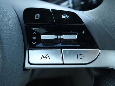 Used 2024 Hyundai Elantra SEL image 13