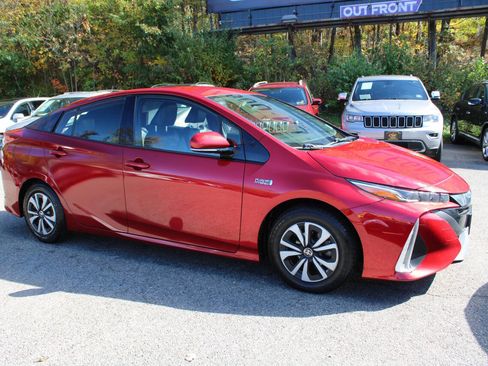 Used 2017 Toyota Prius Prime Premium image 5