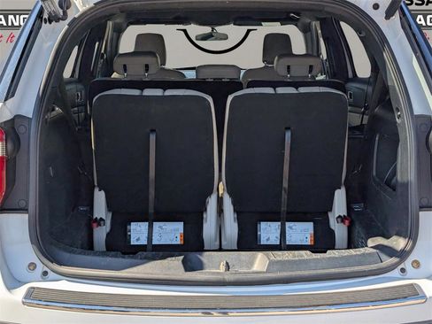 Used 2018 Ford Explorer XLT w/ Equipment Group 202A image 12