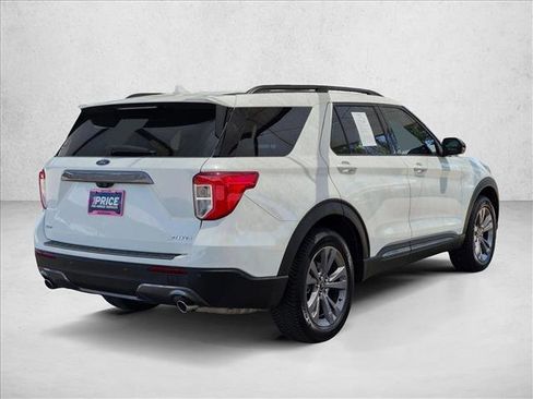 Used 2022 Ford Explorer XLT w/ Equipment Group 202A AWD/4WD image 5