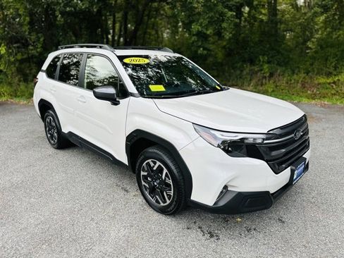 Used 2025 Subaru Forester Premium image 3