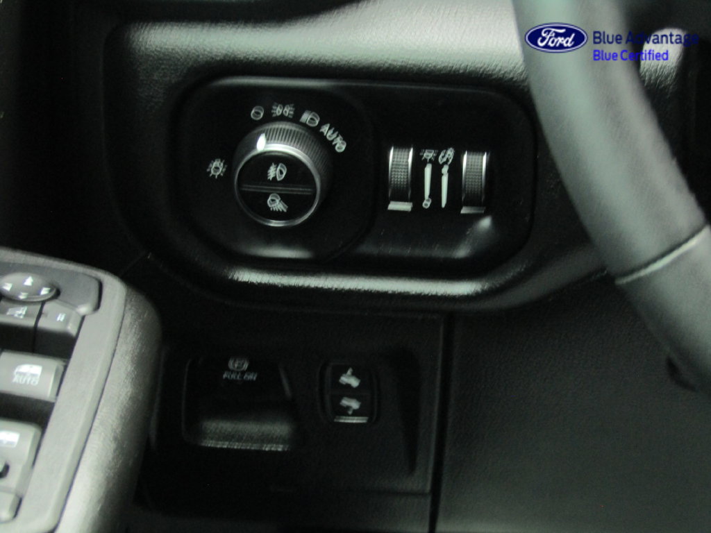 Used 2025 RAM 1500 4x4 Crew Cab image 39