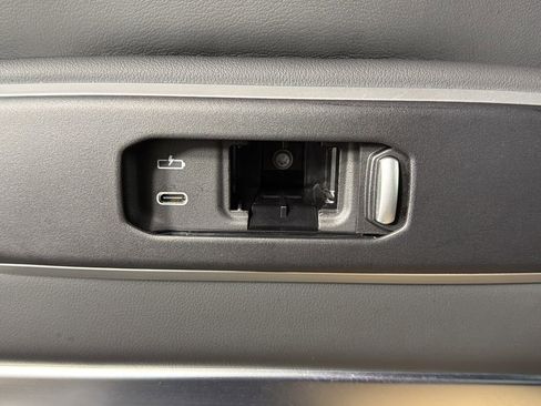 Used 2024 BMW X7 M60i w/ Executive Package image 25