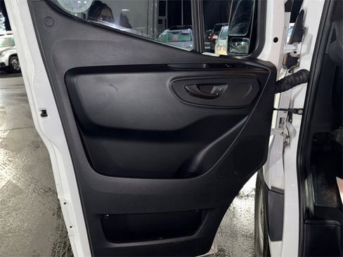 Used 2020 Mercedes-Benz Sprinter 2500 image 17