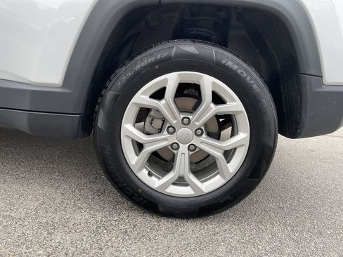 Used 2024 Jeep Compass Latitude AWD/4WD image 10