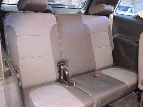 Used 2021 Chevrolet Traverse LT image 16