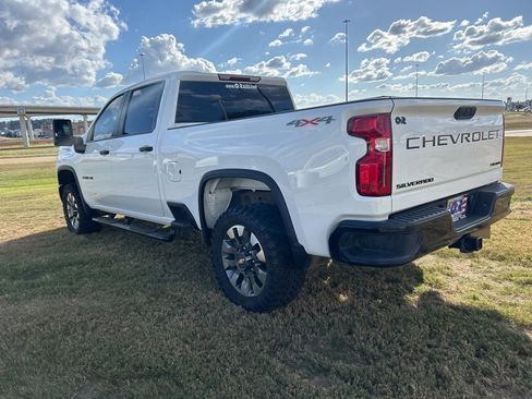 Used 2024 Chevrolet Silverado 2500 Custom w/ Custom Value Package image 9