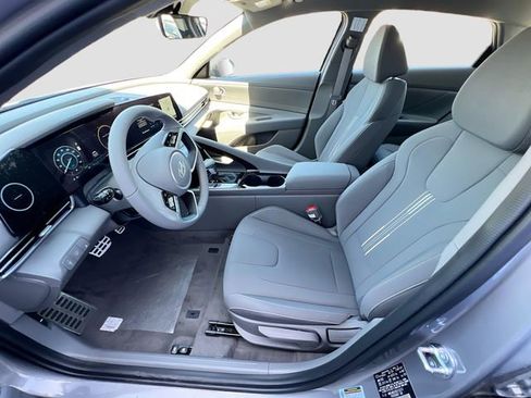 New 2025 Hyundai Elantra SEL image 20