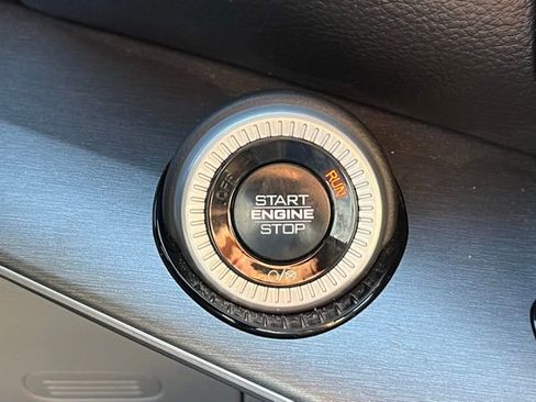 Certified 2025 Jeep Wagoneer 4WD image 28