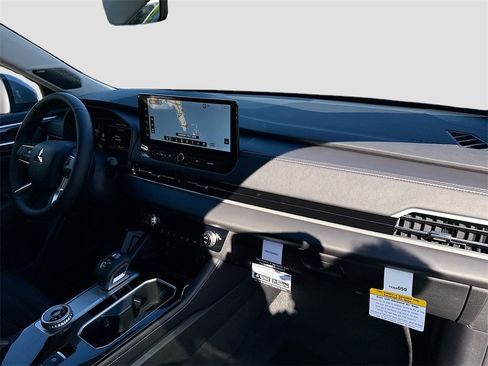 New 2026 Mitsubishi Outlander SE image 31