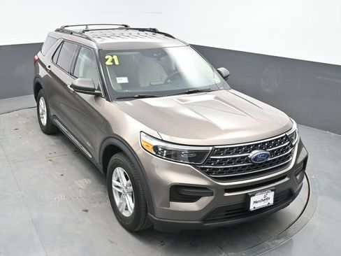 Used 2021 Ford Explorer XLT AWD/4WD image 20