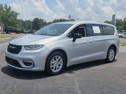 Used 2024 Chrysler Pacifica Touring-L