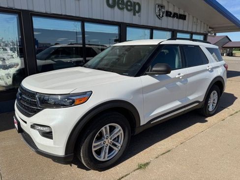 Used 2020 Ford Explorer XLT w/ Equipment Group 202A AWD/4WD image 2