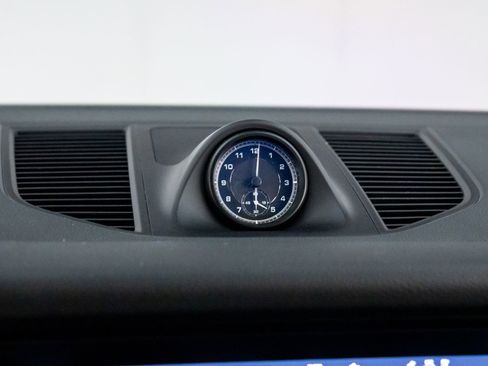 Certified 2022 Porsche Macan S w/ Premium Package Plus image 27