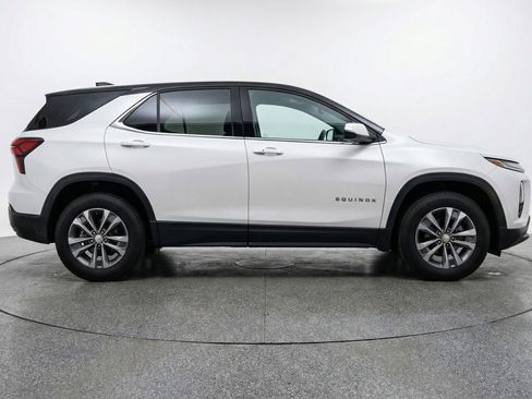 Used 2025 Chevrolet Equinox LT FWD image 11