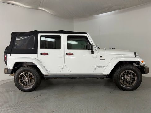 Used 2017 Jeep Wrangler Unlimited Sahara AWD/4WD image 5