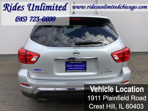 Used 2017 Nissan Pathfinder Platinum w/ Family Entertainment Package AWD/4WD image 6