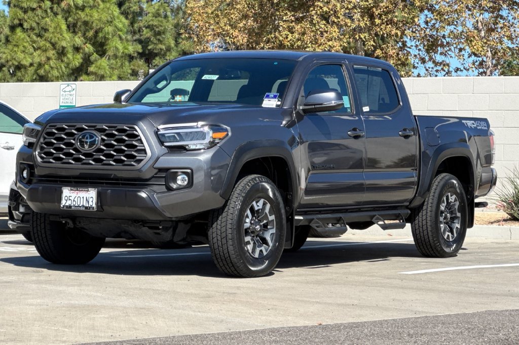 Used 2022 Toyota Tacoma TRD Off-Road AWD/4WD image 11