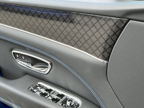 Certified 2025 Bentley Bentayga image 37