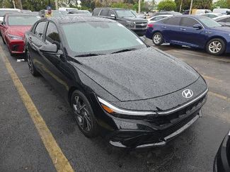 Used 2025 Hyundai Elantra Sport video 1