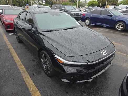 Used 2025 Hyundai Elantra Sport image 1