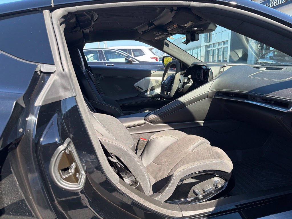 Used 2022 Chevrolet Corvette Stingray Premium Cpe w/ Z51 Performance Package RWD image 2