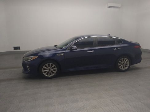 Used 2018 Kia Optima S FWD image 2