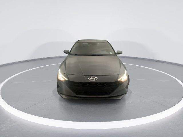 Used 2022 Hyundai Elantra SEL w/ Preferred Accessory Package FWD image 9