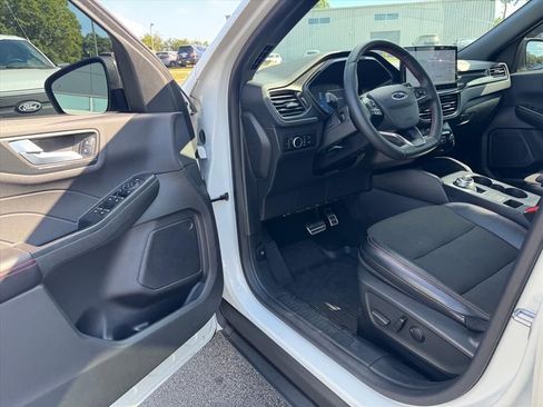Used 2024 Ford Escape ST-Line w/ Tech Pack #1 FWD image 13