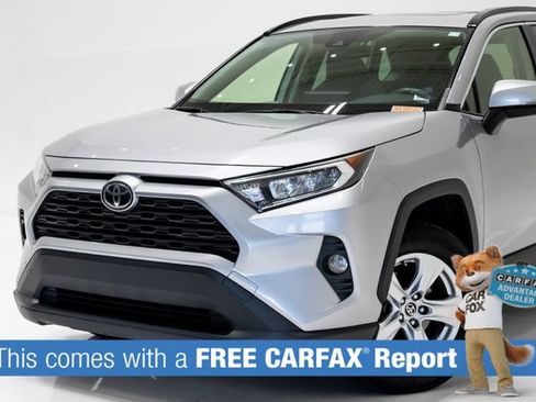 Used 2020 Toyota RAV4 XLE w/ Convenience Package FWD image 2