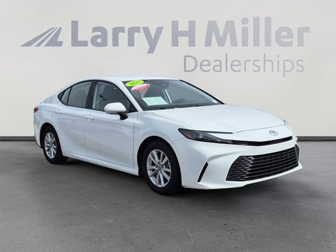 Certified 2025 Toyota Camry LE image 7