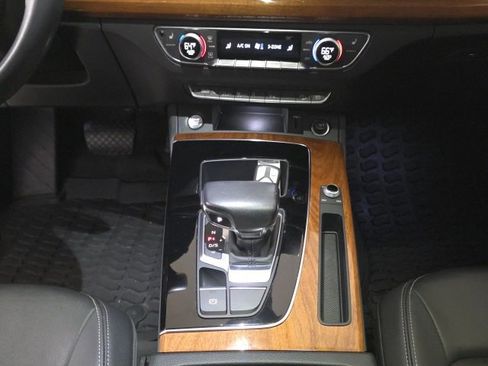 Used 2023 Audi Q5 2.0T Premium w/ Convenience Package image 20