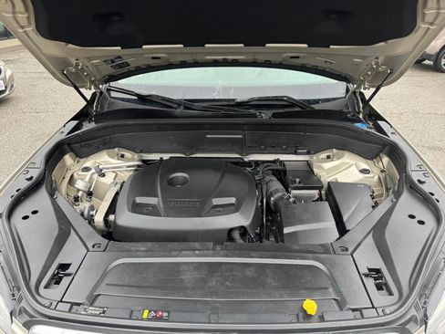 Used 2016 Volvo XC90 T6 Momentum w/ Momentum Plus Package image 18