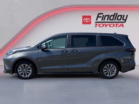 Certified 2025 Toyota Sienna LE FWD image 10