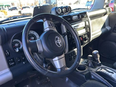 Used 2010 Toyota FJ Cruiser 4WD w/ Upgrade Pkg 2 image 4