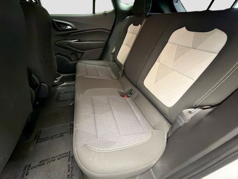 Used 2025 Chevrolet Trax RS w/ Sunroof Package image 13