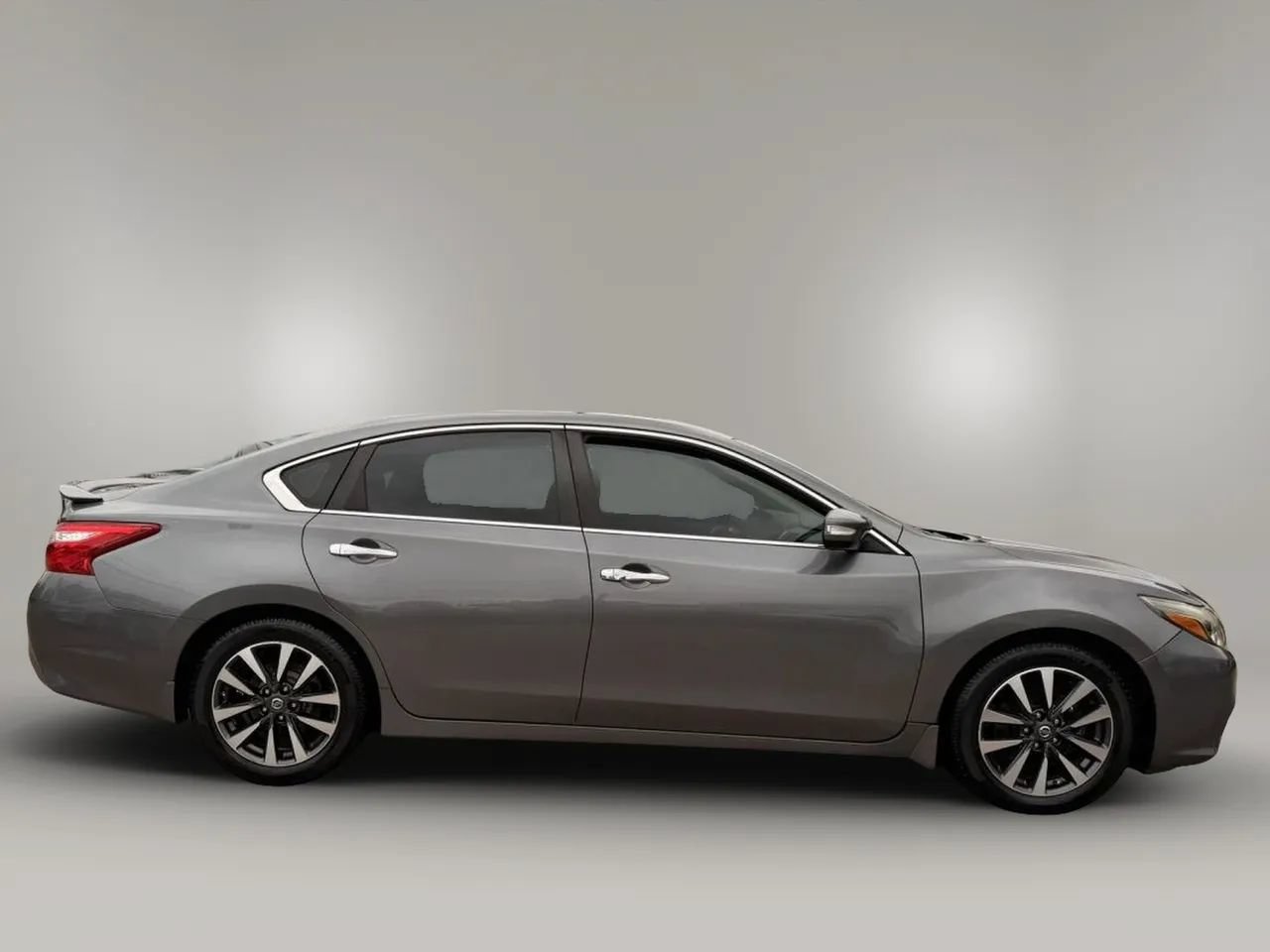 Used 2016 Nissan Altima 2.5 SL w/ 2.5 Technology w/LED Package FWD image 16