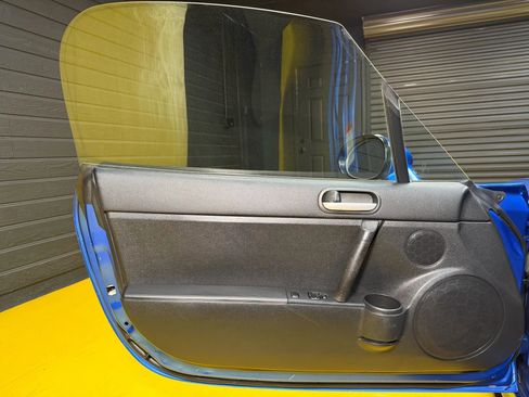 Used 2006 MAZDA MX-5 Miata Sport image 16