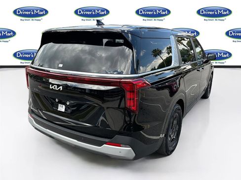 Used 2025 Kia Carnival FWD image 7