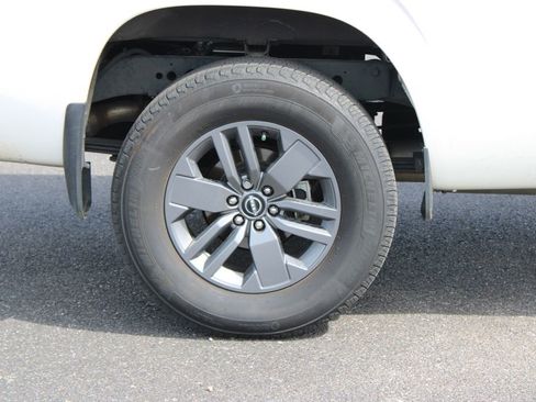 Used 2025 Nissan Frontier SV image 12