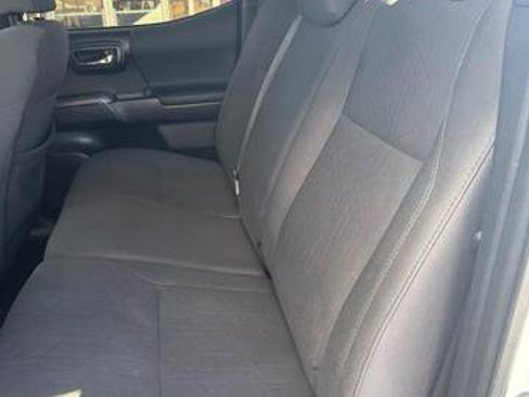 Used 2018 Toyota Tacoma 4x4 Double Cab image 5